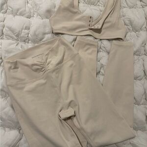 WeWoreWhat Ruched V Legging & Snap Front Scoop Bra in Cream